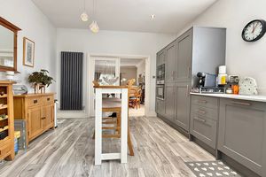18' Kitchen/Breakfast Room- click for photo gallery